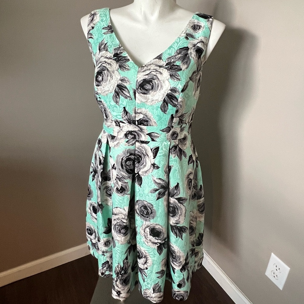 City Chic box pleat Dress- size XL Mint Green